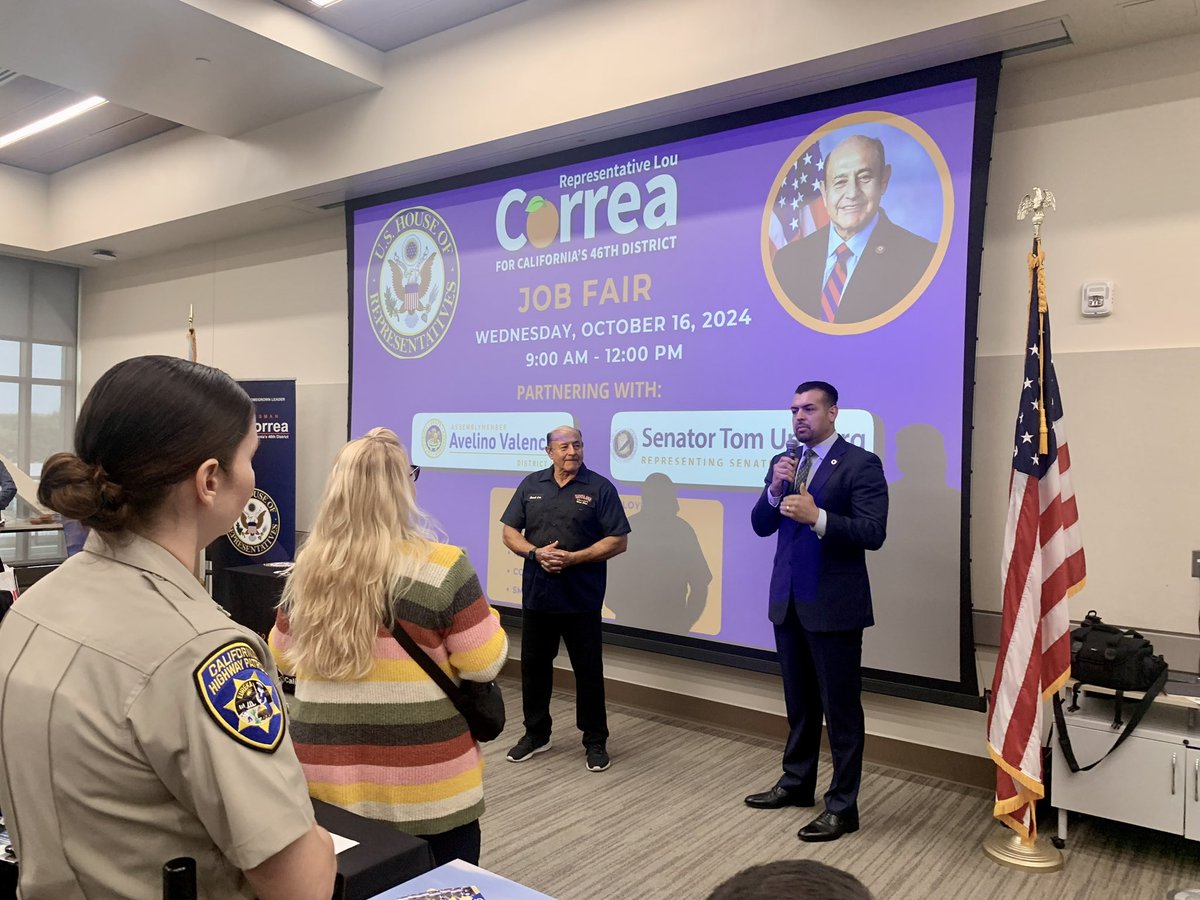 AsmValencia's tweet photo. 🤝 Happy to have joined Congressman Correa this morning to support our community! We welcomed hundreds of folks to our job fair at Santa Ana College. Looking forward to more events like this and supporting the growth of our local economy. 🙌
#AD68 #CaliforniaAhead https://t.co/7WFxpT1MLu