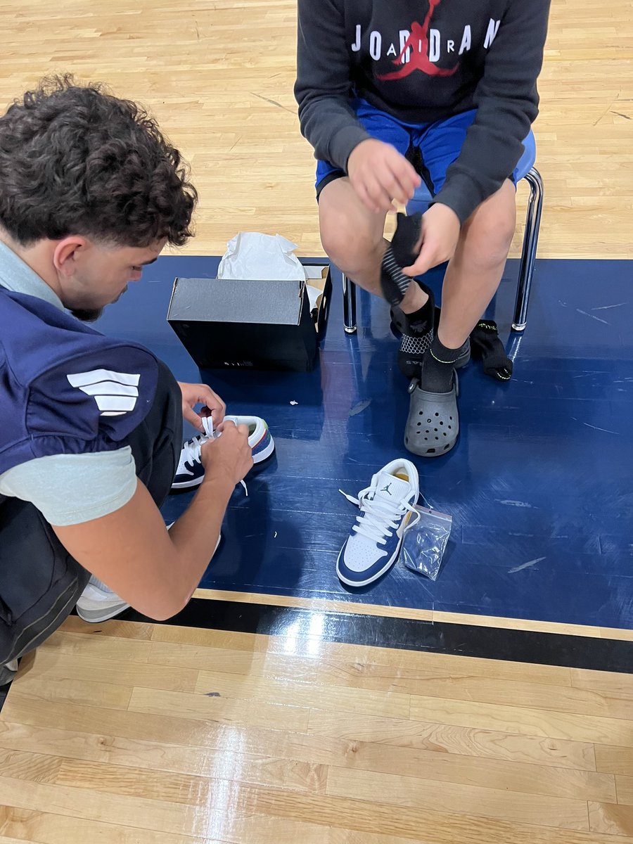 53 kids got some heat 👟 🔥 yesterday at Fairborn intermediate school

Our organization is also thankful for an amazing school district and staff that have been so kind to us. 
This is year 8 of doing this in the Fairborn City Schools district.