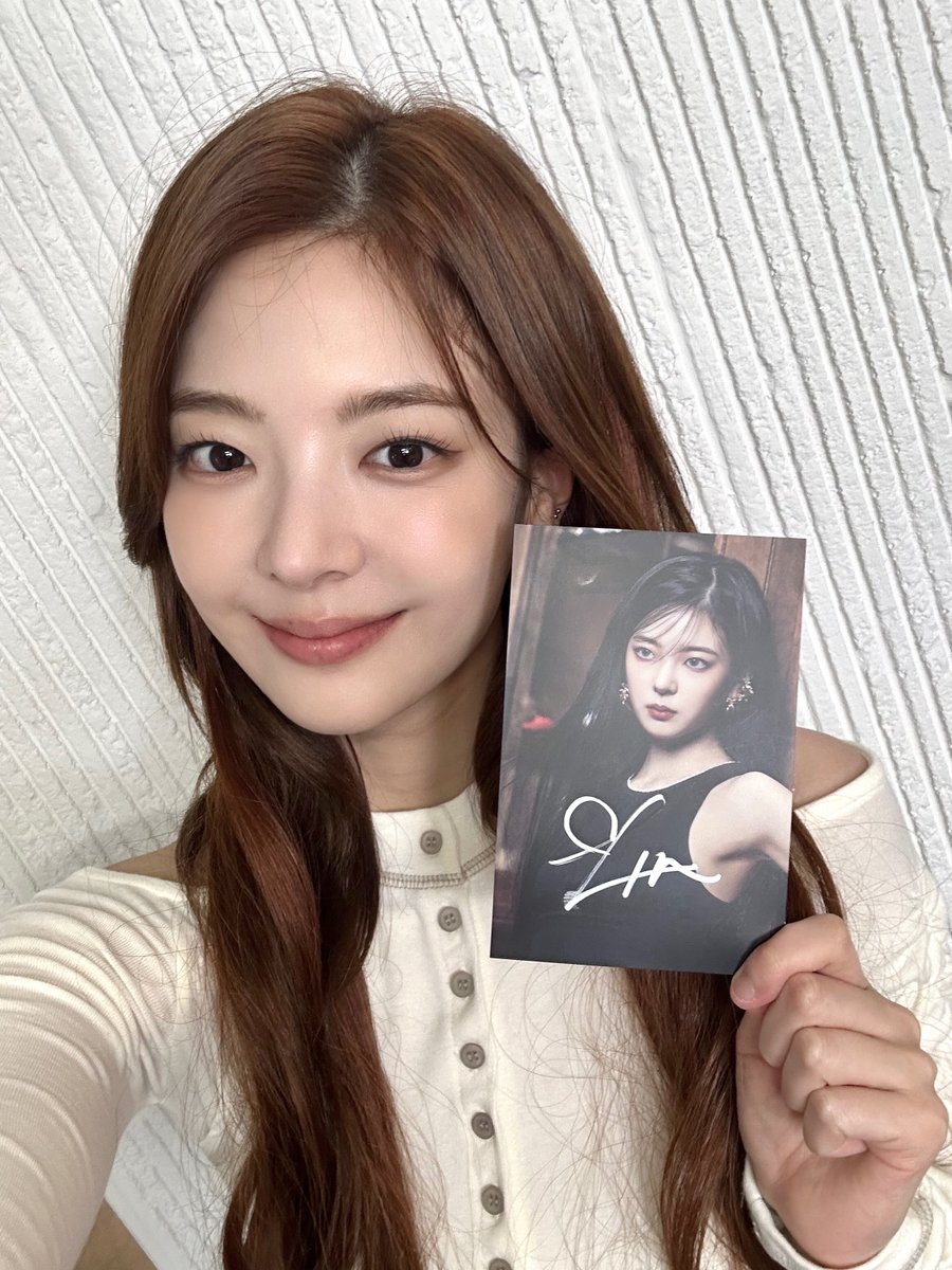 ITZY <GOLD> ITZY SHOP Exclusive 

✨HAND-SIGNED POSTCARD✨ 

LIGHT GOLD Ver. bit.ly/3Nr3t8T
DEEP GOLD Ver. bit.ly/3Nuv2OA
ROSE GOLD Ver. bit.ly/3Ntwh0z

#ITZY #MIDZY <a href="/ITZYofficial/">ITZY</a>
#ITZY_GOLD