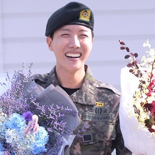 hourlyhobi's tweet image. SO HAPPY WITH HIS FLOWERS 😭