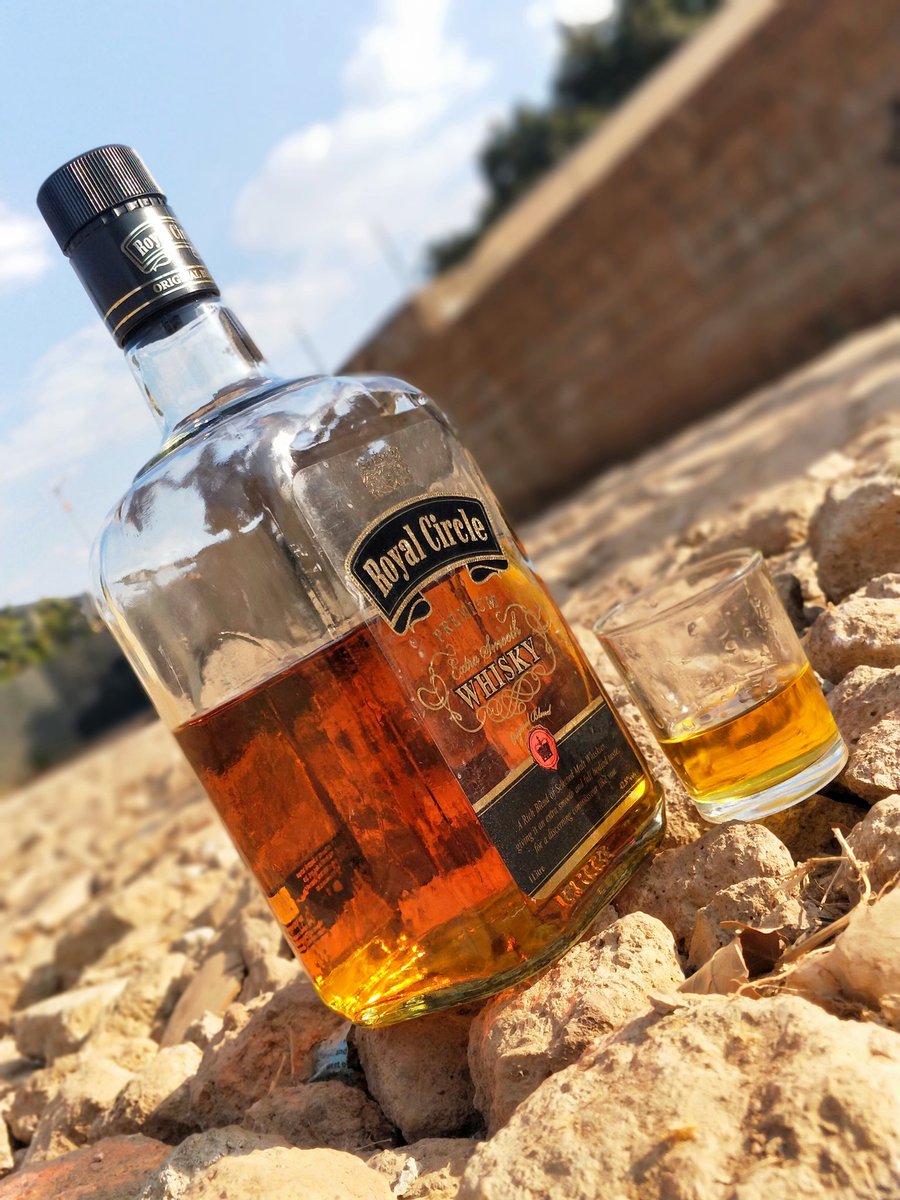 Jay160498's tweet photo. #RoyalCircle🥃 https://t.co/vL8wBghdjm