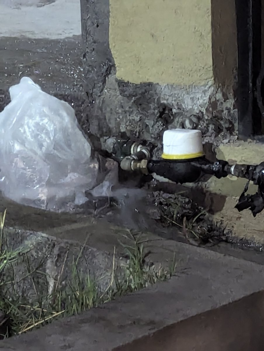 ilsecruzr's tweet photo. @ayd_monterrey @Cicmty Macrofuga de agua en medidor de casa Valle del sol 5740 col. colinas de valle verde https://t.co/OseagfaHEt