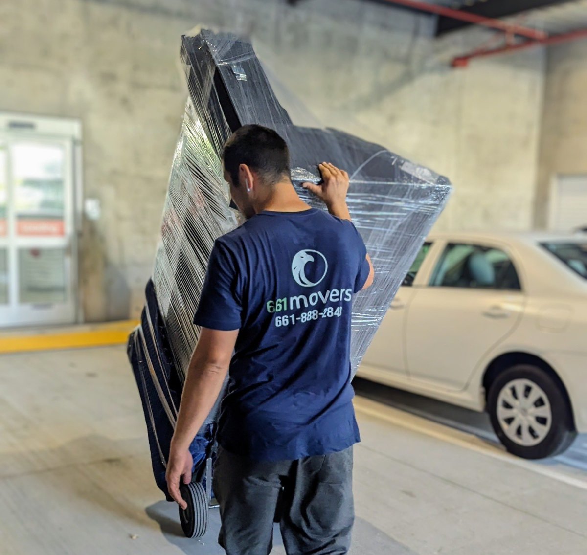 661Movers's tweet photo. Need reliable movers in Santa Clarita? 661 Movers has a strong and careful team ready to make your move stress-free. Book now for a smooth move! https://t.co/TKwd5PWeE7