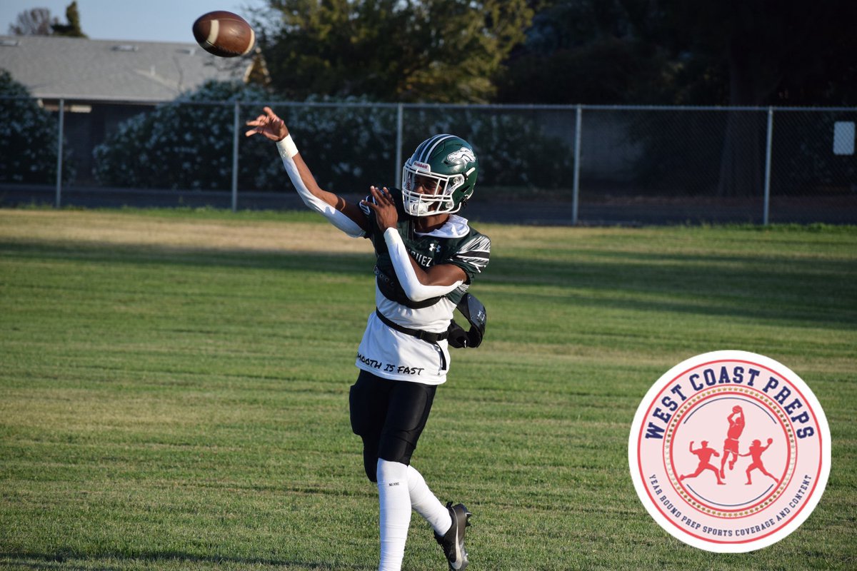 Atop the throne 👑 

Dylan Burke is a film junkie whose 29 touchdowns and just one interception tell just part of his incredible tale for undefeated Rodriguez.

Story: westcoastpreps.com/qb-dylan-burke…