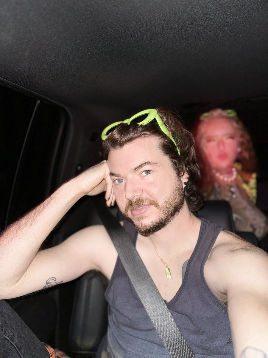 theliamlorde's tweet photo. Riding to Charlie Xcx with @GwenAdora  @thesiridahl @onlyleilalewis @danielaxpetite 💅💅💅 https://t.co/xofpLjLzLg