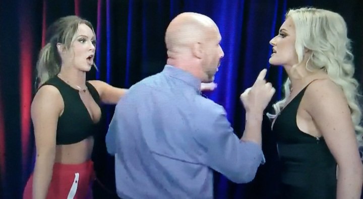 NVhowlingWolves's tweet image. Make this part of 
       Dynamite Fright Night 🎃

The International ⭐️ of the Show 
                      @annajay___ 
                  🆚 
The #AEW Women's 🌍 Champ
                      @MariahMayx 

Let's GOLD Anna #JustTryMe 🖤⭐️
📸 @AEW #AEWDynamite