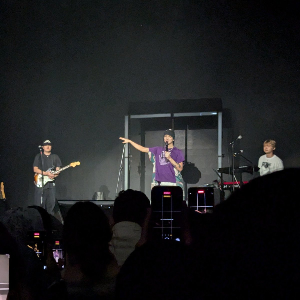 Z__q6's tweet photo. COLDE concert is my last one (🙏🏻) this year, girl does not regret it ✨ Despite the long waiting game, the show is anazing, next tour? YES! 🙇🏻‍♀️

#ColdeinKL #ColdeinMY #BLUEPRINTTourinKL https://t.co/4HiRSYAw27