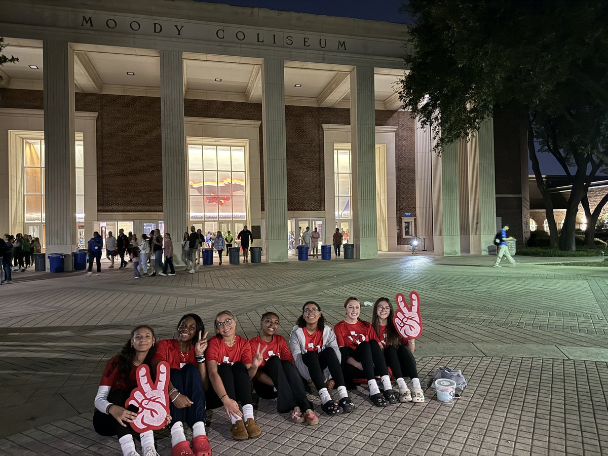 Ms_perezz's tweet photo. @MacArthurVB @IISDAthletics @MacArthurCards SMU put up a good fight! 🏐 https://t.co/ByoCY3NSSg