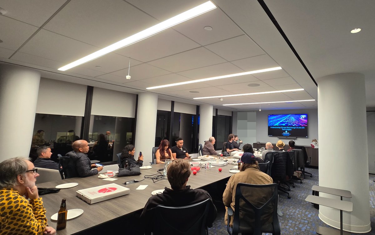 _nancychauhan's tweet image. It was my first time in NYC and in general US for a meetup, and I absolutely loved meeting everyone in person.  Thank you @kubernetesNYC for hosting the meetup focused on 🌱sustainability as part of @CNCFEnvTAG week 2024 

 It was great connecting with new people 💚