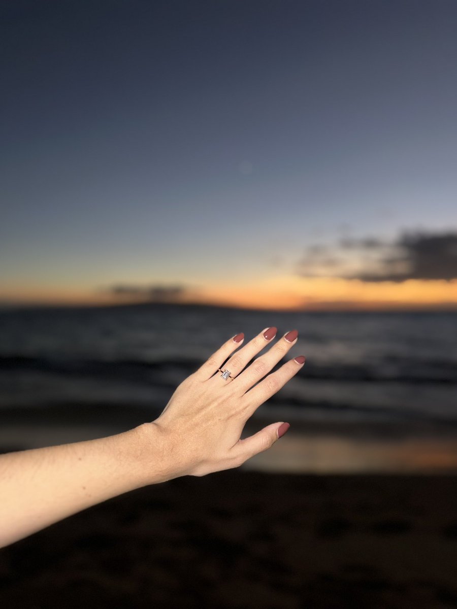 gamvv_'s tweet photo. Hawaii day 2 💍 https://t.co/tZK4I9ftn6
