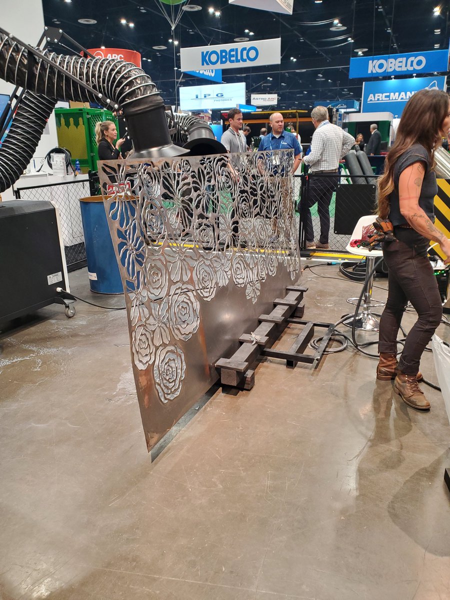 ItsASmallGirl's tweet image. This makes me want a plasma torch #FABTECH2024