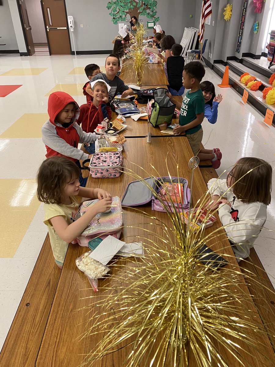 We had our first Golden Spoon lunch for classes exhibiting stellar cafeteria behavior. Congratulations <a href="/RobertsonElem/">Vic Robertson Elementary</a> winners! #ROESgrows