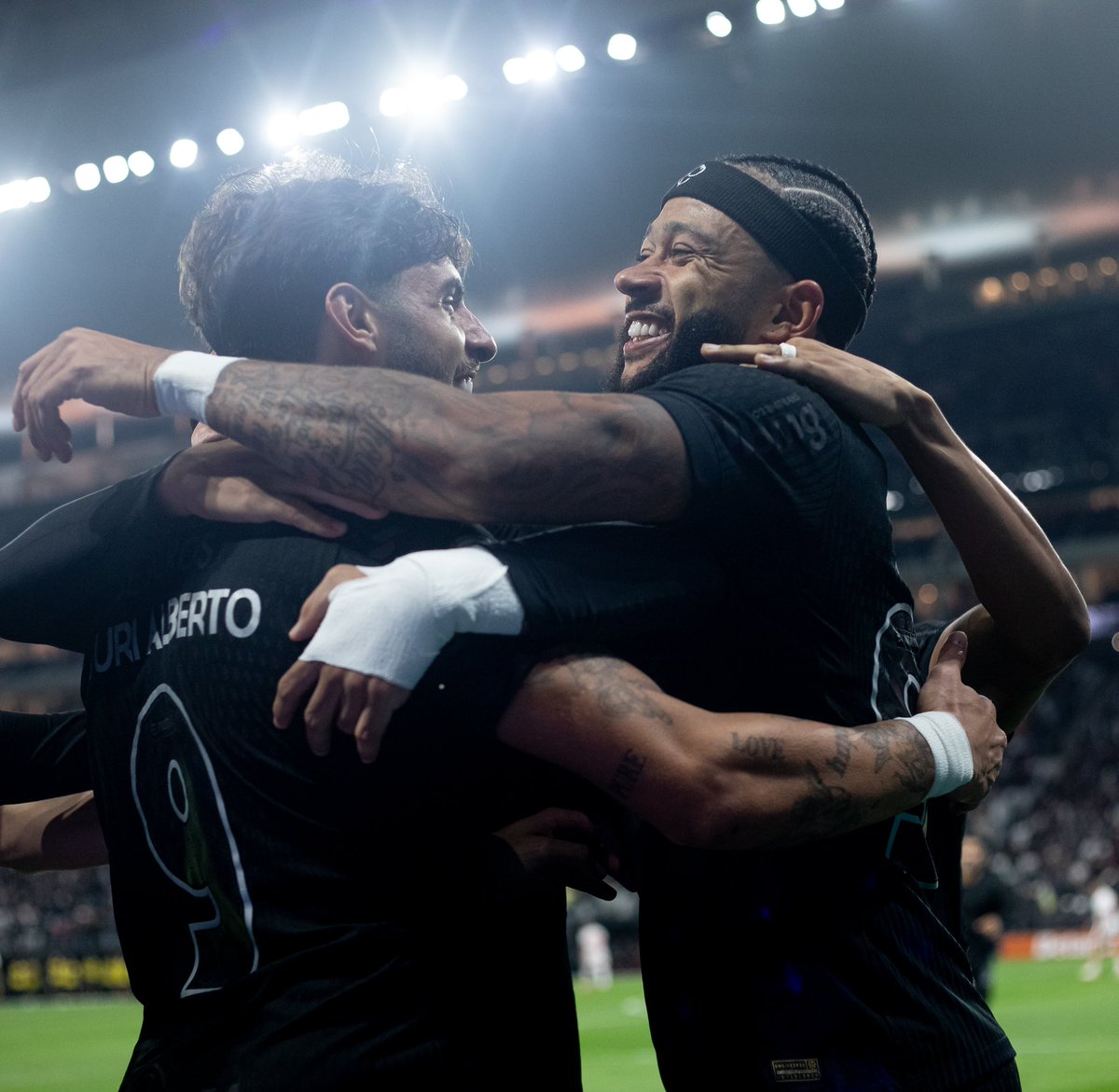 Corinthians's tweet photo. TÁ CHEGANDO O DIA DE CORINTHIANS! 🖤🤍

📸 Rodrigo Coca

#VaiCorinthians https://t.co/yHUw5Y0nKr