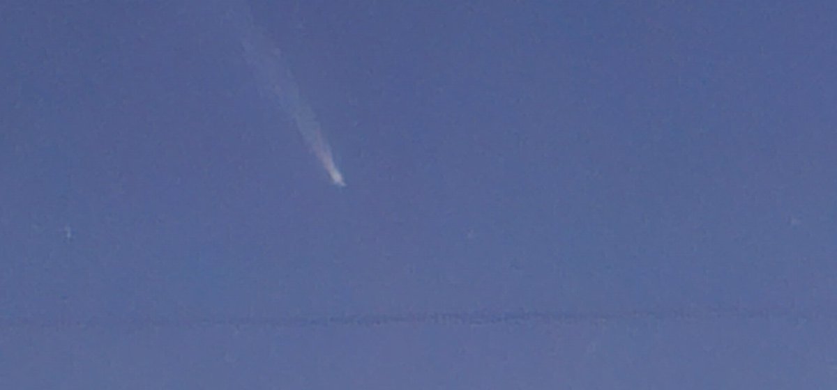DarixShadowclaw's tweet photo. Got some pictures of the comet tonight. Was glad to be able to see a comet again. The tail on this one was huge. https://t.co/P4uMWqVEvA