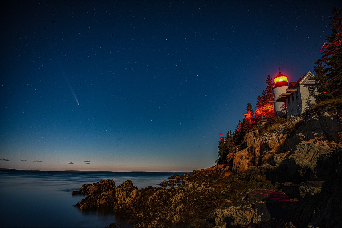 Comet Tsuchinshan-ATLAS flying over Bass Harbor Head Light Station tonight in Acadia National Park ☄️