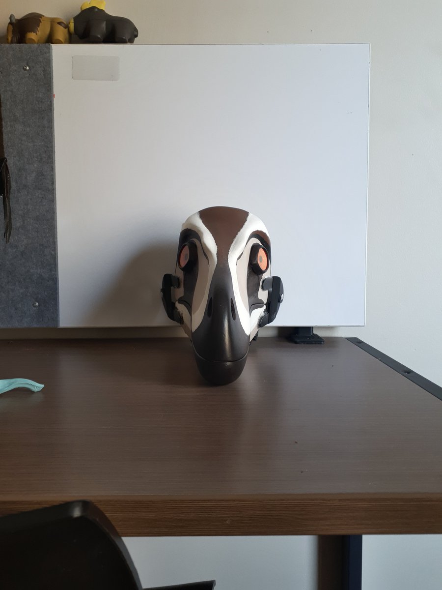 Wendigosaurus's tweet photo. Finally, original art on my art account. Here's my resin cast Utahraptor mask that I made as my first project for my sculpture class this year. Had a month deadline and I ran myself ragged running around to get the supplies 😅 #fursuit #halloween2024 #mask #furryarwork https://t.co/a2A3DUSNzW