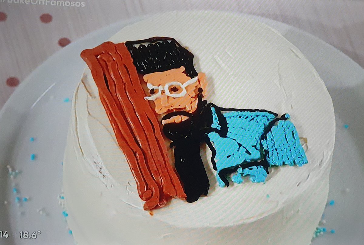 foryouxds's tweet photo. Me encanta la torta de Nacho JAJA se acercó demasiado 
#BakeOffArgentina https://t.co/1L9NhQiKbM