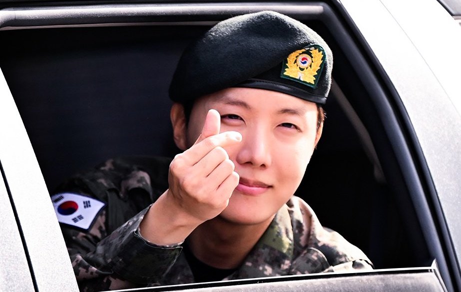 jhopesland's tweet photo. WELCOME BACK HOBI #JHOPE https://t.co/mq5ThTgU3X
