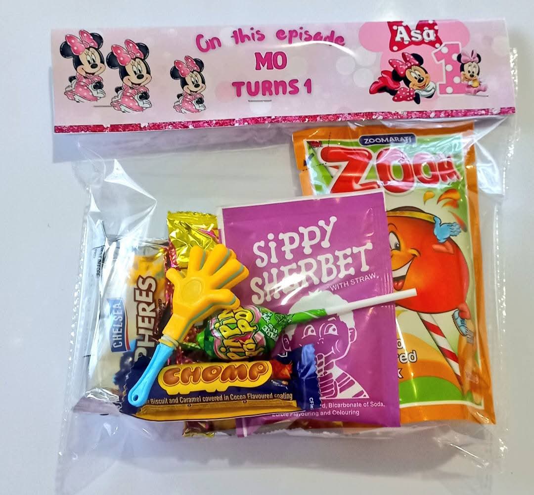 Diphuka11's tweet photo. Hello my Name is Mpho I'm based in a small town called Orkney in the North West. I do Personalized Party Packs. 
Courier Nationwide ❤️
Personalized Chocolates for R20 each for any occasion and Party Packs from R30 to R55.
ORDERS YOURS NOW!! whatsapp 📲0680195682
#MyBrothersKeeper https://t.co/R2Rw76fTj4