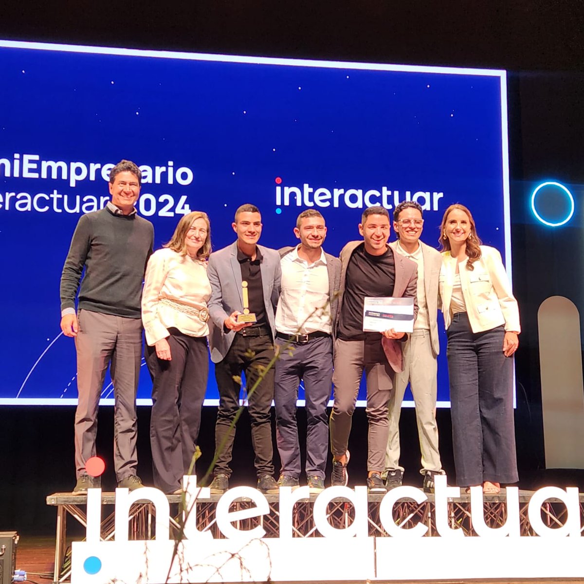 JavierDiazFa's tweet image. Durante el #Famiempresario de #Interactuar tuve la oportunidad de reconocer la labor de las empresas que trabajan arduamente por materializar sus sueños y proyectos de crecimiento empresarial. ¡Gracias por construir empresa en Colombia!