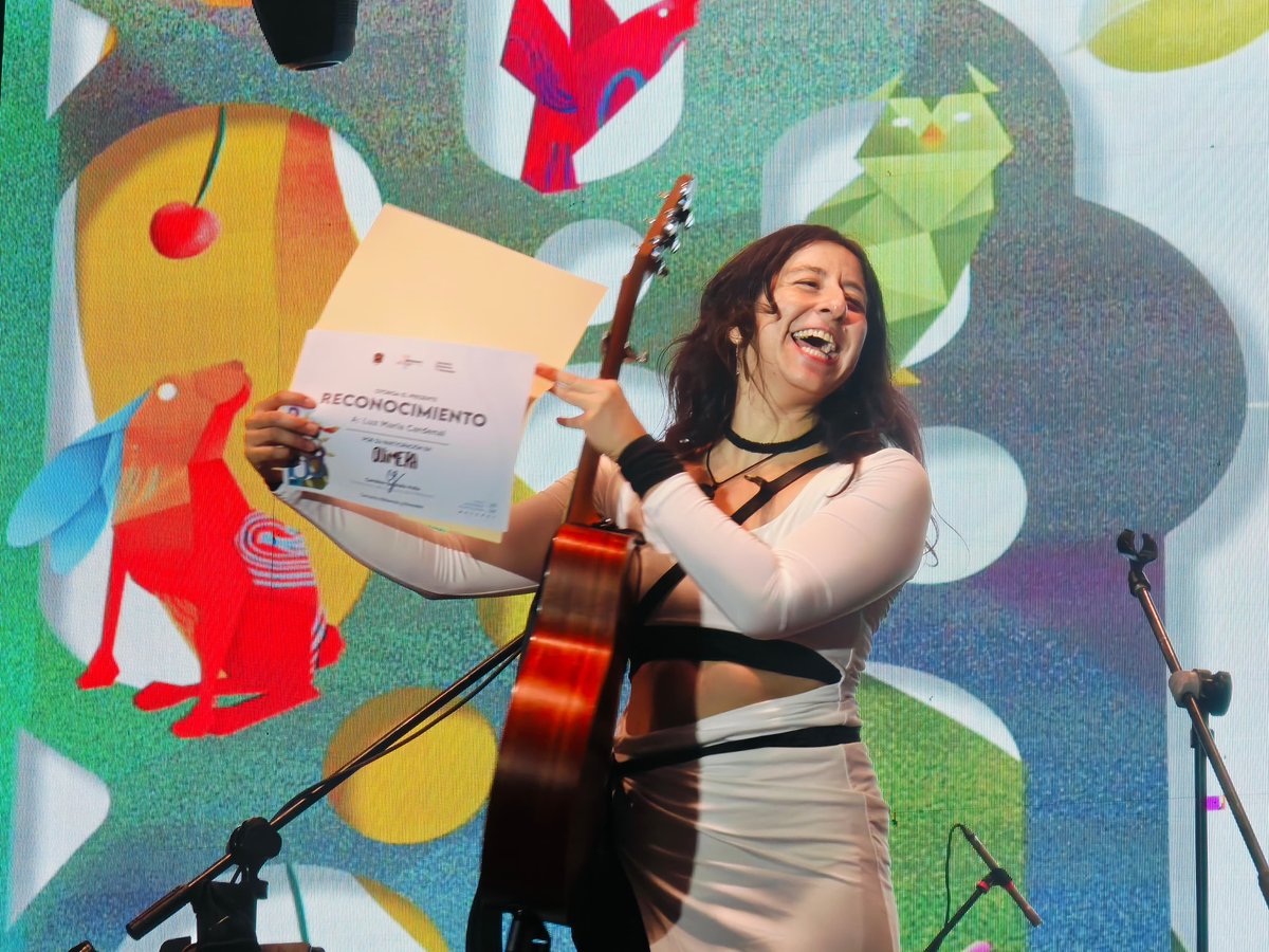 Luz María Cardenal sorprendió con su voz y ritmos llenos de magia y misticismo, llenando de paz y luz a todos los asistentes en Plaza Juárez, es la primera mexicana en tocar Chapman Sticker. 
Regresó de una exitosa gira en Japón  para su participación en #Quimera2024.
