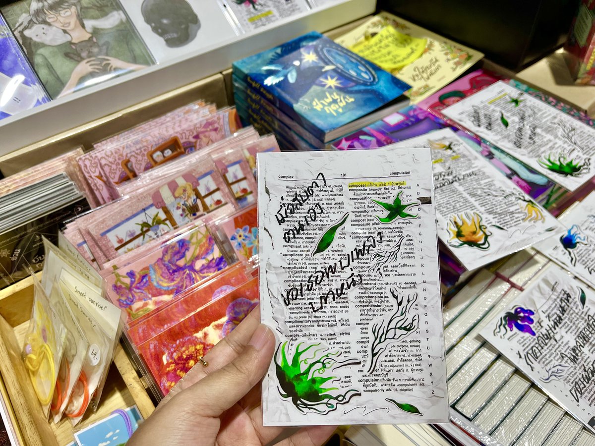 PSpublish's tweet photo. ใครยังไม่แวะ #งานหนังสือ หาเล่มใหม่ ประกบคู่นักขายสุดน่ารัก ต้องมาเจอกันหน่อย✨
.
จะหนังสือปกสวย เนื้อหากินใจ หรือของจุกจิกสุดน่ารัก ก็เรียกได้ว่าขายกันไม่ทันเลยทีเดียว🫰 สายเก็บเล่มพิเศษอย่าง Bang Press ต้องรีบมาเพราะหมดแล้วหมดเลยนะ🫣 ท่องไว้ E15 บูธที่สีจี๊ดดดที่สุด มาเจอกัน!😻 https://t.co/WdrMMoAS10