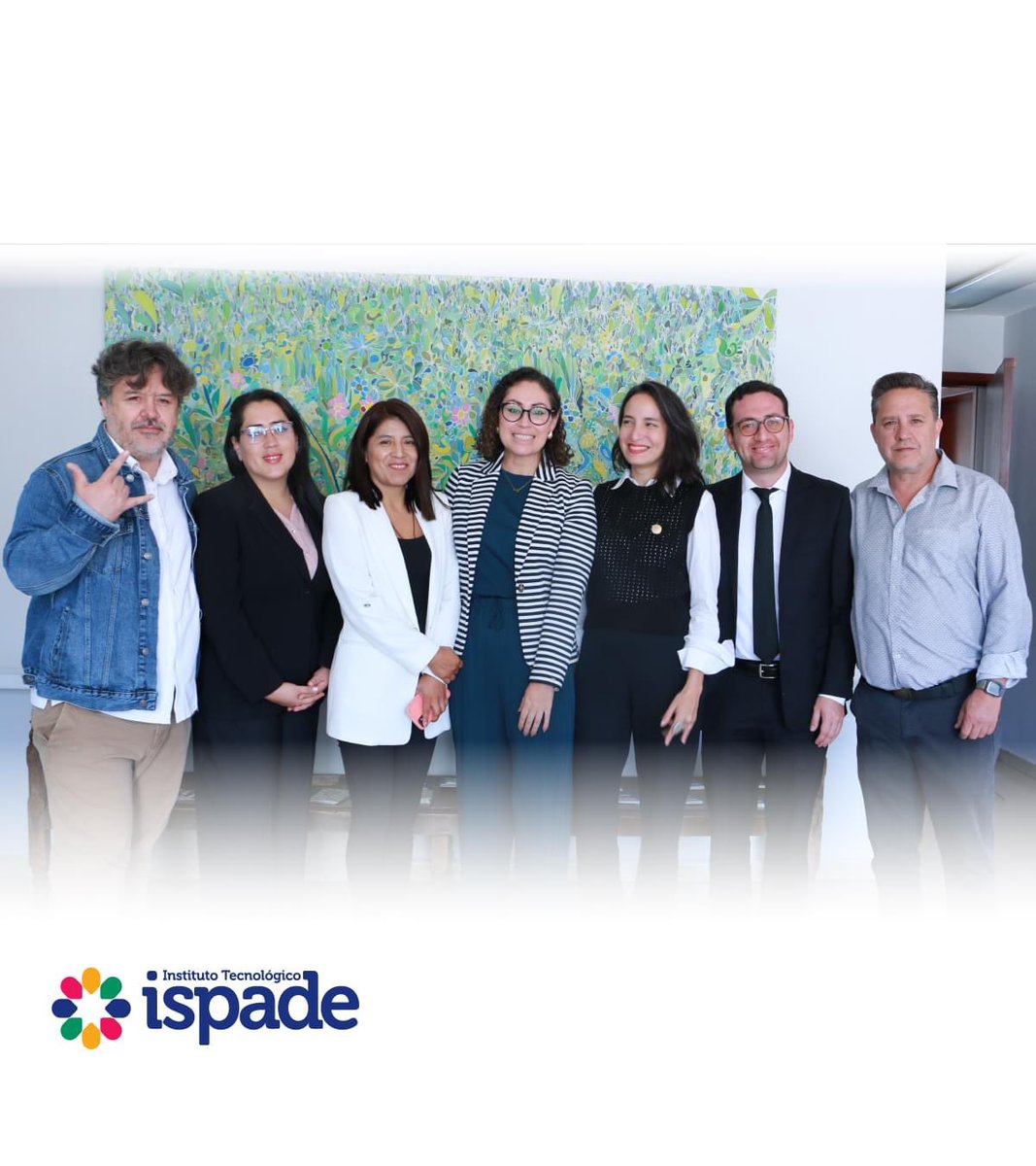 Recibimos en el ISPADE a la Ministra de Cultura, <a href="/RominaMProcel/">Romina Muñoz</a> , quien ha depositado su voto de confianza en nuestra institución a través de la firma de un acuerdo para impulsar un proyecto de artes visuales.
¡Un gran paso hacia el futuro creativo del país! 🎨📚<a href="/Maguibrava/">𝕃𝕒𝕄𝕒𝕘𝕦𝕚𝔹𝕣𝕒𝕧𝕒 🍀👩🏻‍💻🏃🏻‍♀️</a>