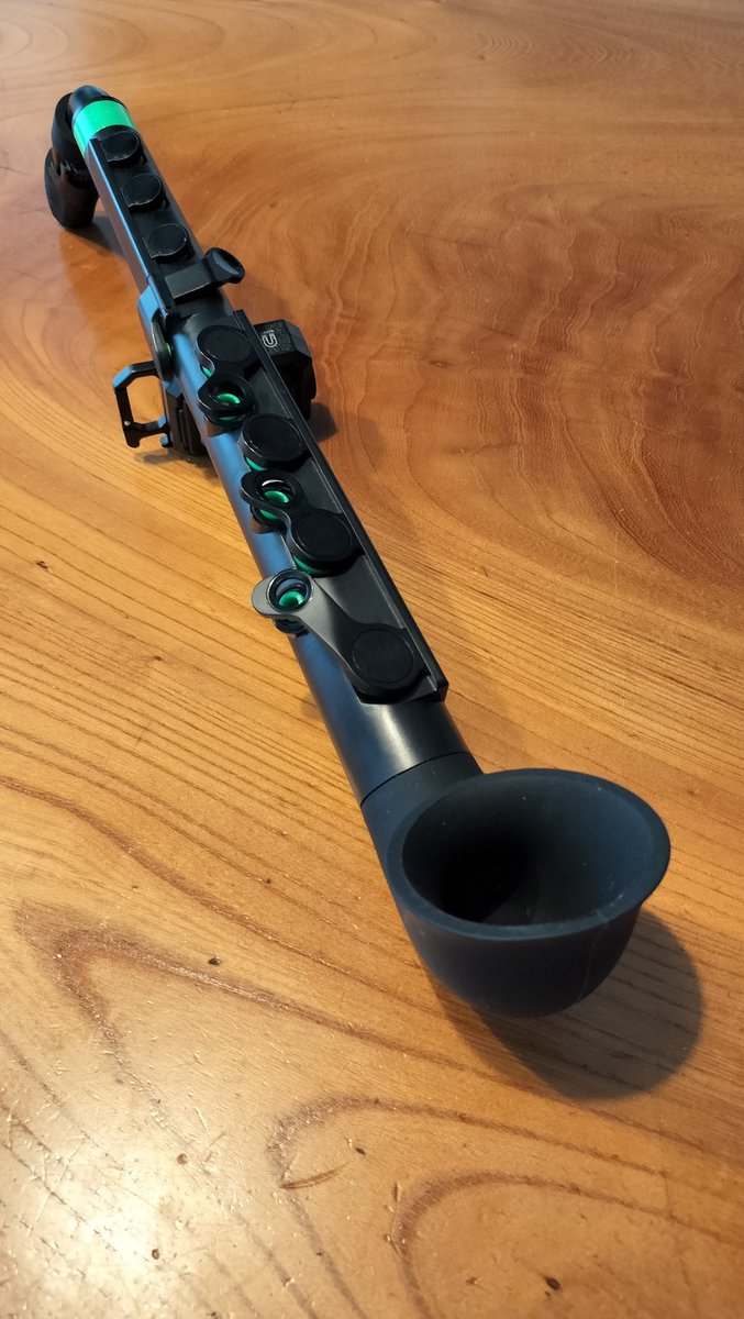 shin5oka's tweet photo. #jSAX という
プラスチックのサックス
買ってしまいました!
こんななりですが、
結構しっかり音が出ます。
しかも、音を出すのが
難しい!
音を楽しみたいと
思います😊 https://t.co/ltab0fTUiV