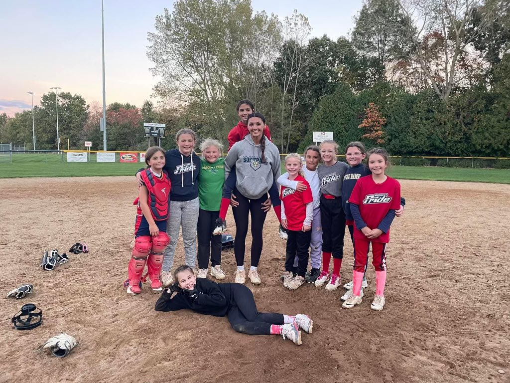 I had the opportunity to go and pitch to my little sister’s team tonight! I’m so happy I was able to talk with and help out the young softball community, it was a blast!! <a href="/WMUSoftball/">Western Michigan Softball</a> <a href="/marleewilson/">Marlee Wilson</a> <a href="/Coach_Mogan/">Morgan VanderBor</a>