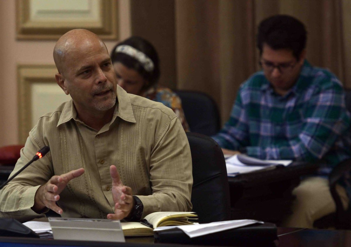 GHNordelo5's tweet photo. Hoy participamos en reunión del Consejo de Estado, en la que se debatieron importantes temas. #Cuba #CDRCuba #PoderPopular
👇 https://t.co/rfDhlOD5HT https://t.co/gyMl7DTTal