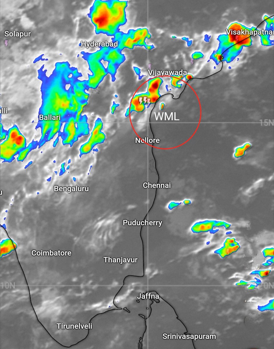 KananRanjit's tweet photo. #WeatherUpdate
#Depression weaken in to #WML now just over #AndhraPradesh coast near #Nellore.
#HeavyRain expected in #AndhraPradesh & adjoining region today..
Live #Weather Satellite image,
#andhrapradeshfloods
#andhrarain
#chennairain https://t.co/A16D3MDRoY