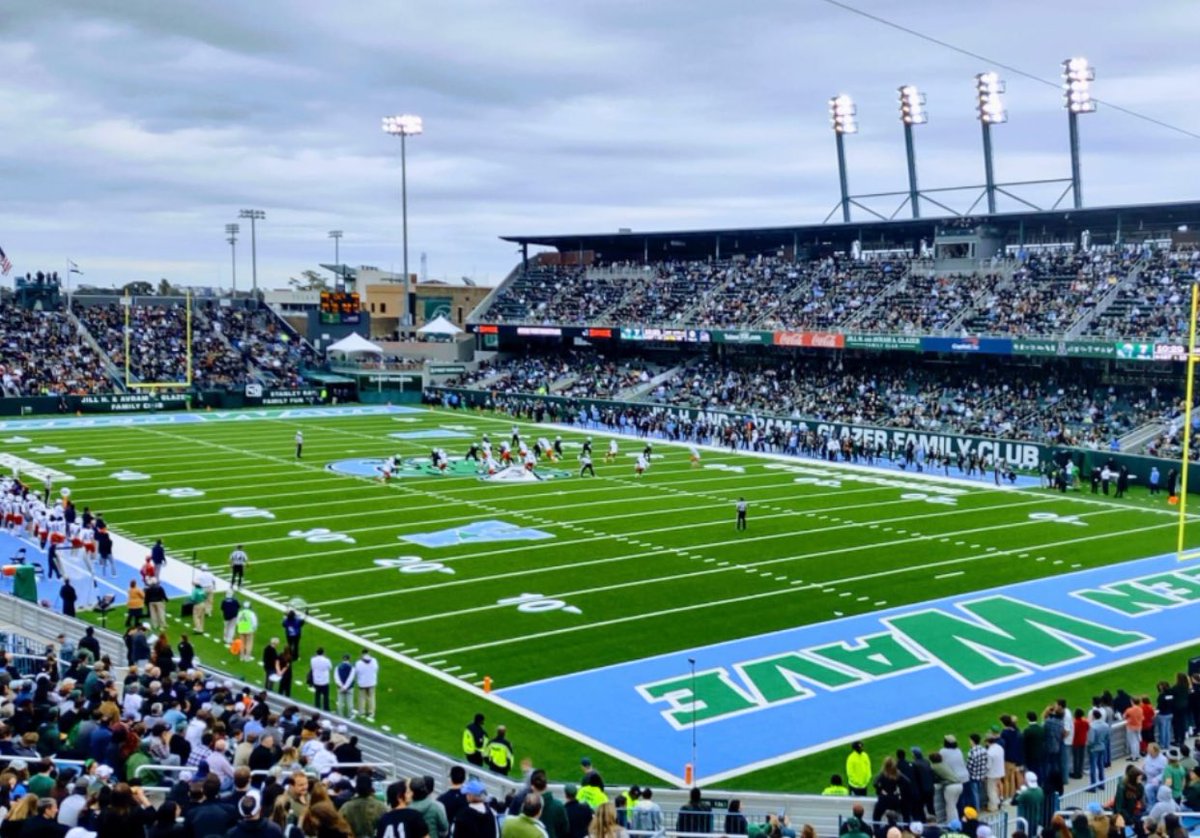 dezyrian's tweet image. #AGTG after a great conversation with @CoachCarterTU &amp;amp; @coachbhays I am blessed to receive my 1st Offer from Tulane!! #RollWave

@aburnette318 @IAmTaeTrent @football_fphs @RecruitLouisian @PrepRedzone @TheUCReport @gabrieldbrooks @JeritRoser