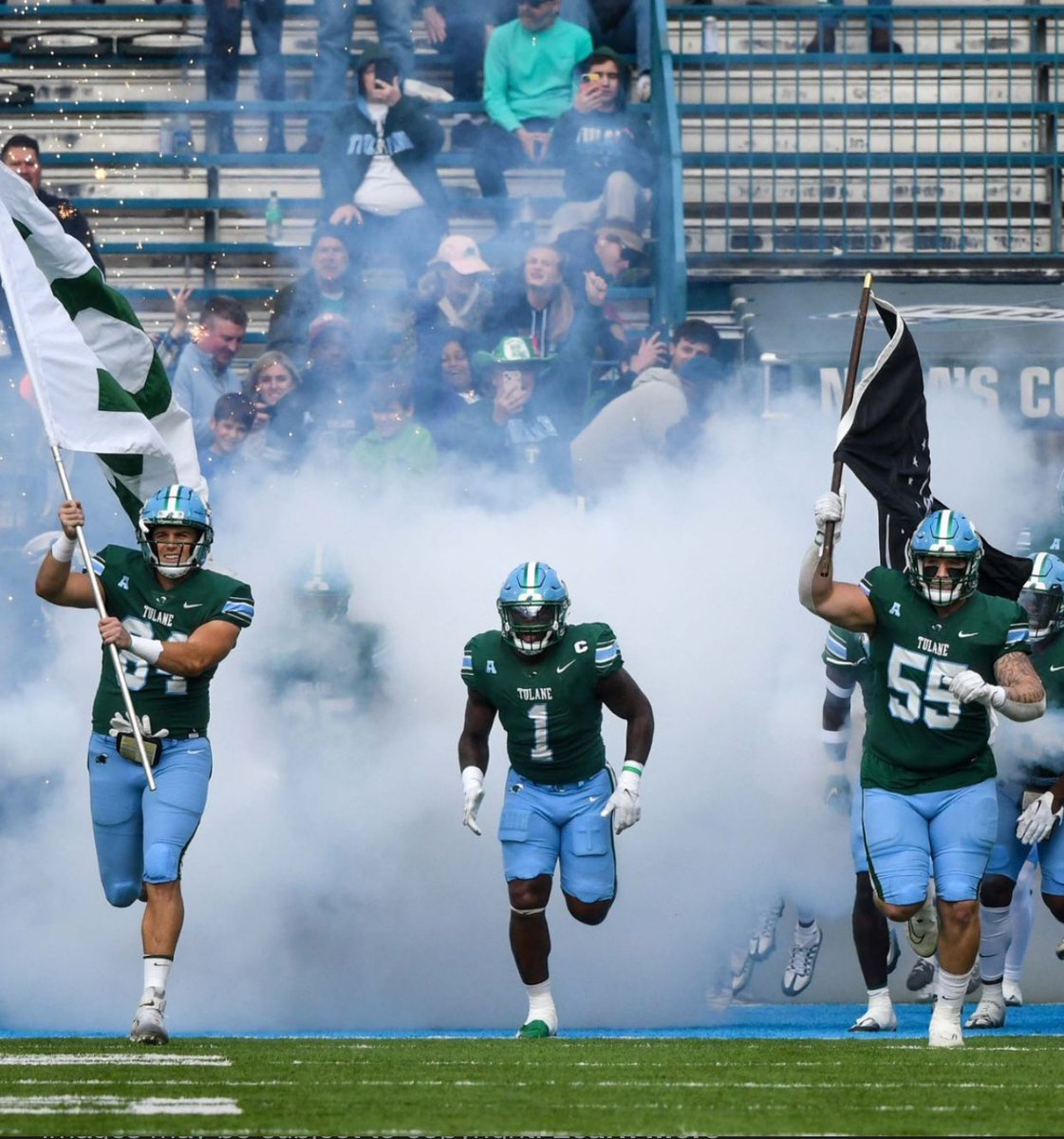 dezyrian's tweet image. #AGTG after a great conversation with @CoachCarterTU &amp;amp; @coachbhays I am blessed to receive my 1st Offer from Tulane!! #RollWave

@aburnette318 @IAmTaeTrent @football_fphs @RecruitLouisian @PrepRedzone @TheUCReport @gabrieldbrooks @JeritRoser
