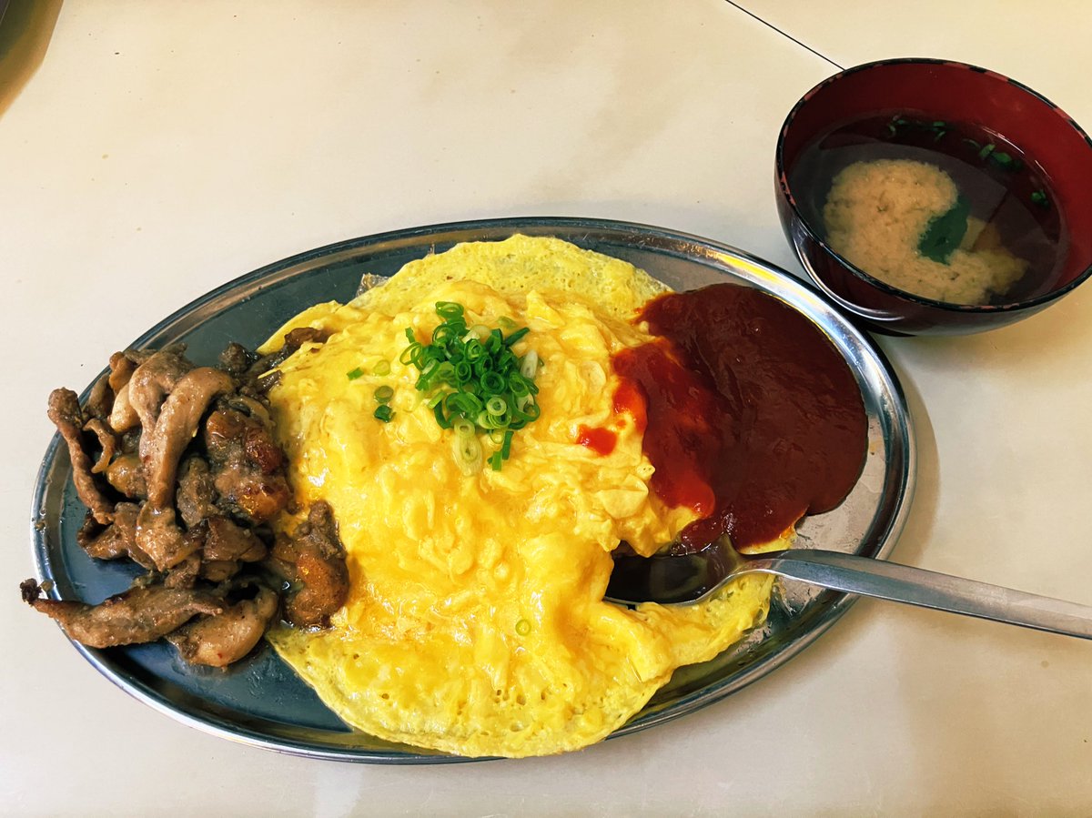 kakiryu6241's tweet photo. 香川はうどんと骨付鳥以外だとたけうち食堂のオムライスです
今日はちゃんと筋トレもできました https://t.co/Vi1zIOtq4n