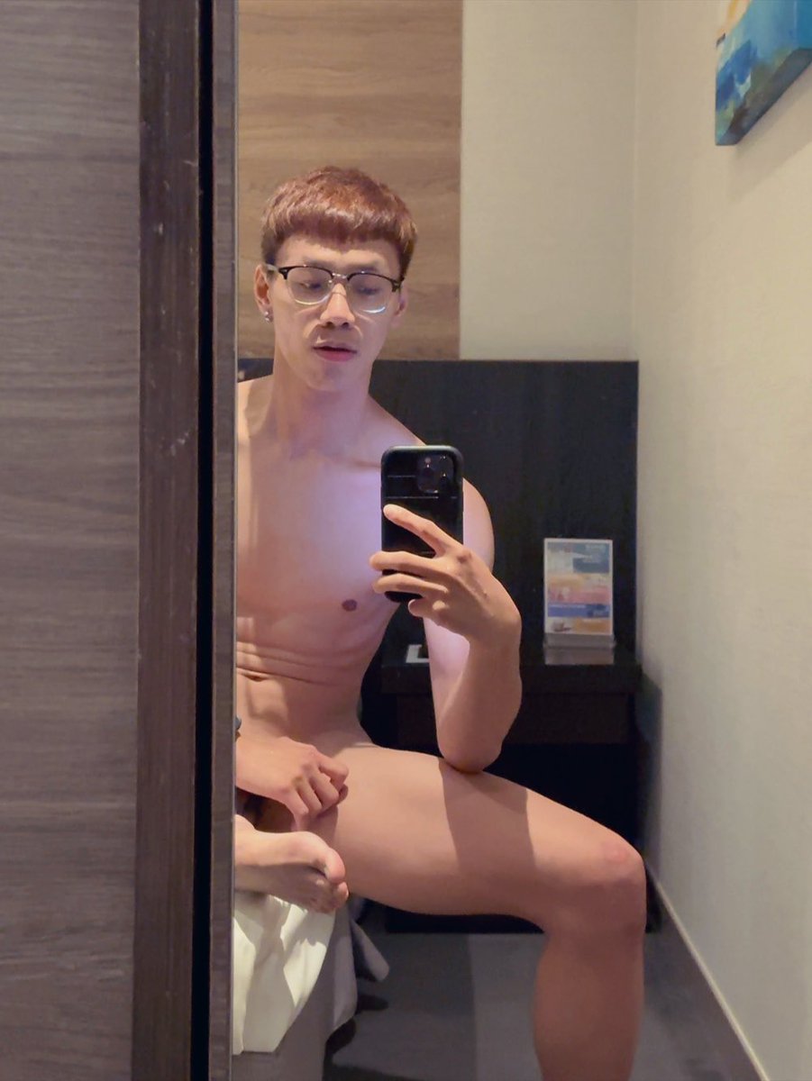 聽說這眼鏡有個名字
你答出來我們就開房間🥵
#da的第二次