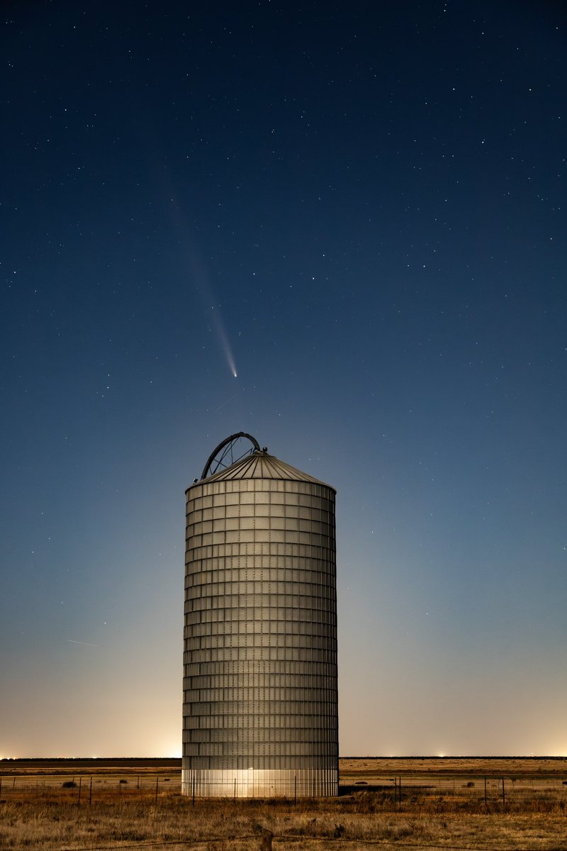 BlakeBrownWx's tweet photo. Comet A3 looking great this evening! Trying to get as many different shots of it while it’s still around.. #CometA3 #CometATLAS #texas https://t.co/ldq1KPmxY5