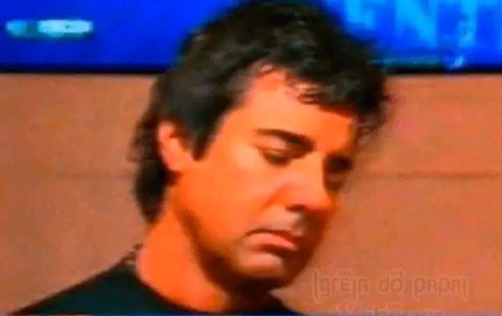 IToryoliveira's tweet photo. @Karolin40985155 @omultiversal Ele com os olhinhos cheios de lágrimas, fiquei tão feliz por ver ele dnv, em um papel bom e saudável, mesmo que seja por alguns minutos, amaria ver o show dele kk https://t.co/O1HXkHeVZG