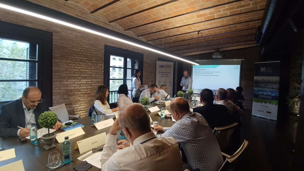 MedCities's tweet photo. 🌊🌳3rd day of the #BarcelonaAcademy focuses on #BlueCities and the efficient #water management. A topic that matters and touches all the #Mediterranean basin. The member cities are active and participating in the discussion as many participants want to keep ideas from @CSIC , @IDAEA_CSIC , @la_UPC , and @IcraWater  researchers. Let's understand the #watercycle and #SUDS!