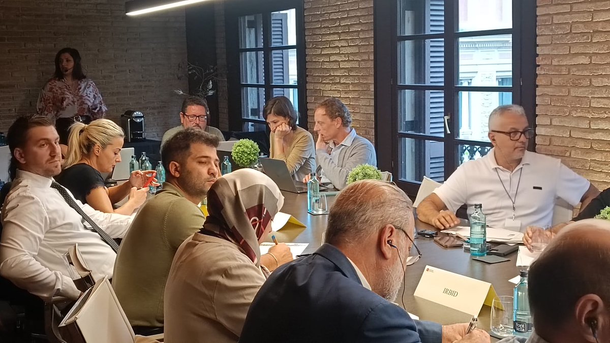 MedCities's tweet photo. 🌊🌳3rd day of the #BarcelonaAcademy focuses on #BlueCities and the efficient #water management. A topic that matters and touches all the #Mediterranean basin. The member cities are active and participating in the discussion as many participants want to keep ideas from @CSIC , @IDAEA_CSIC , @la_UPC , and @IcraWater  researchers. Let's understand the #watercycle and #SUDS!