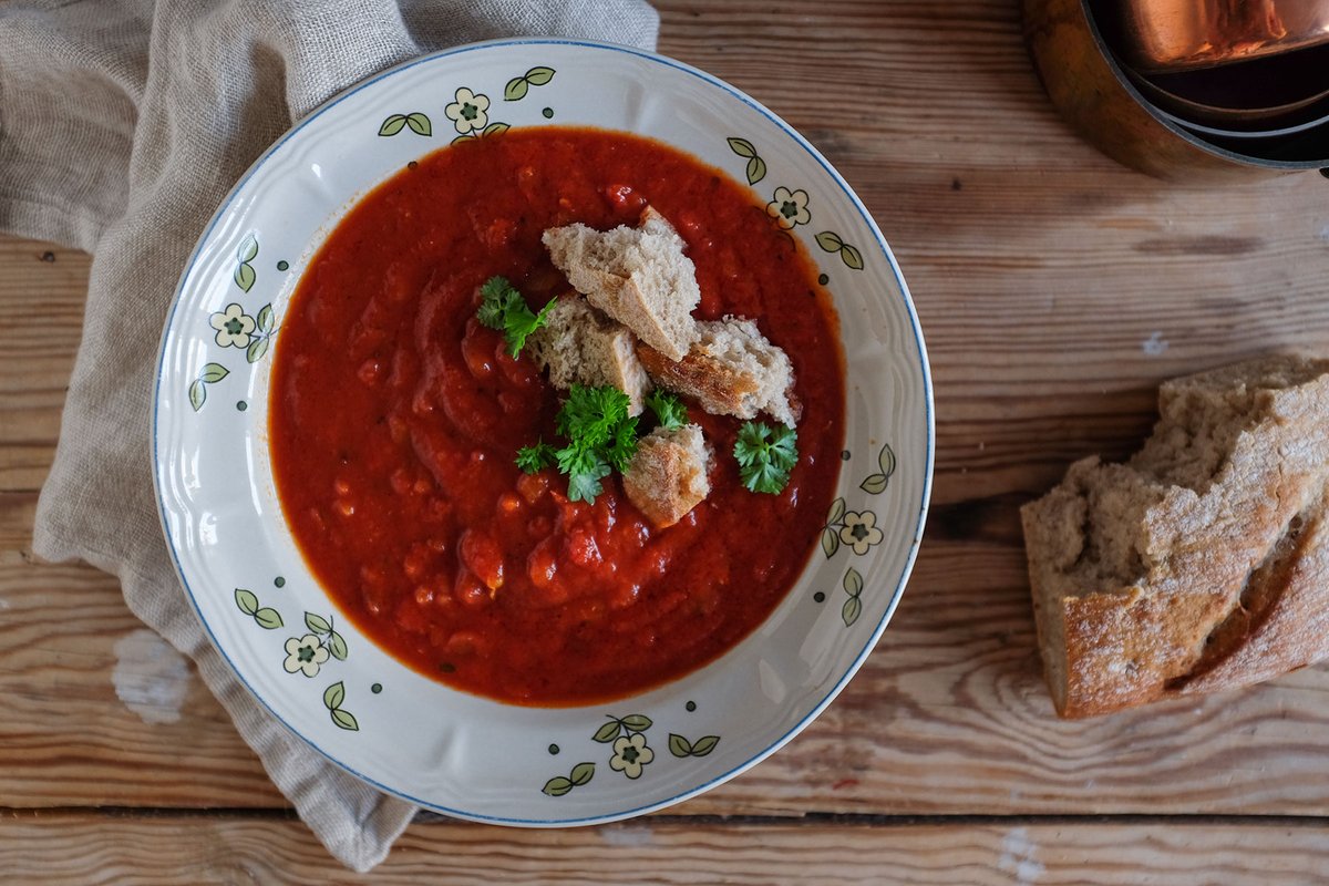 Trochę to zupa, a trochę danie jednogarnkowe. Uwielbiam!

odczarujgary.pl/gesta-zupa-pom…