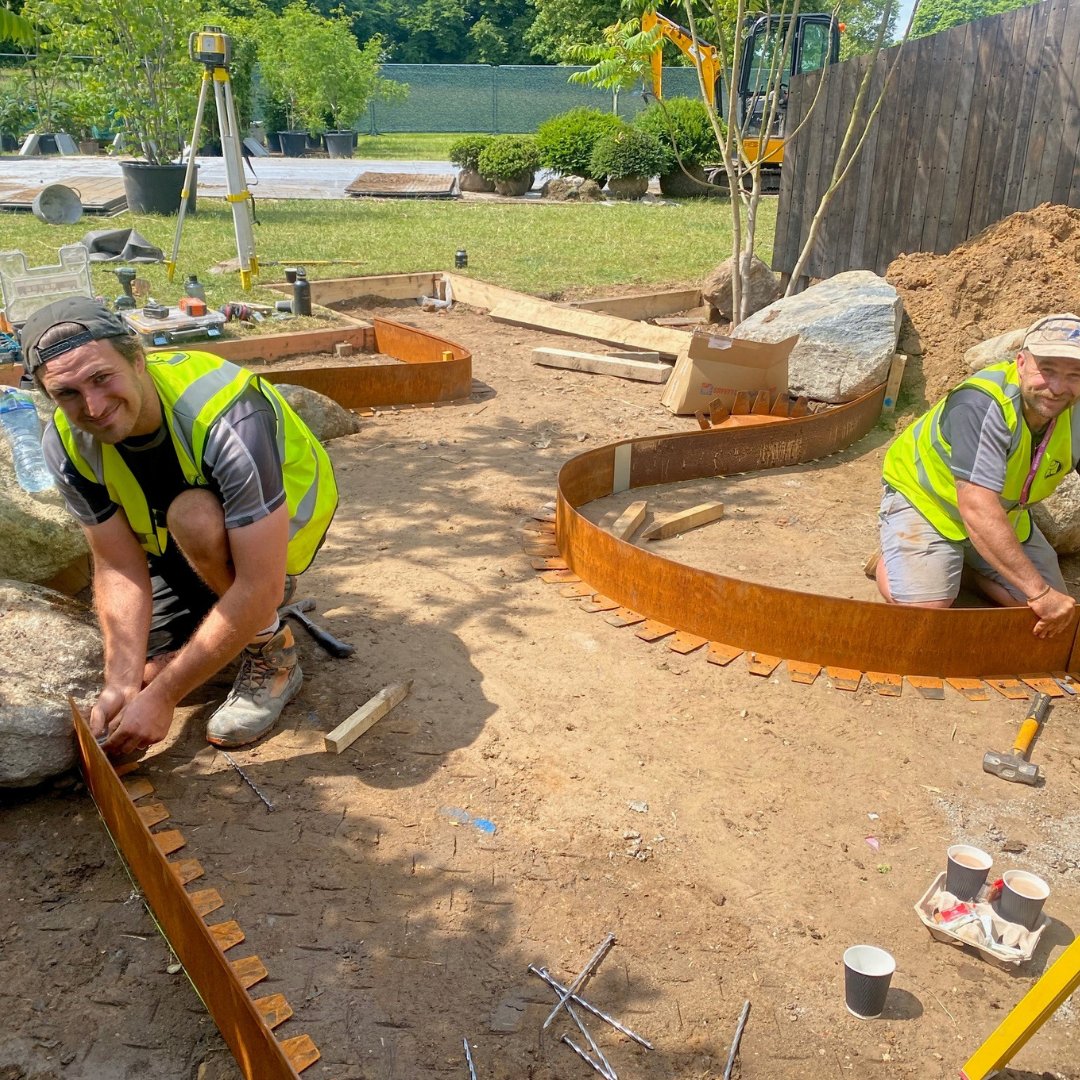 "It's a product I wouldn’t hesitate to use again in the future"

That's what Freddie Strickland Gardens had to say about our Fort CorTen Steel Edging 🙌🏼

Learn more about Fort: bit.ly/3YBMO9j 

#landscaping #landscapedesign