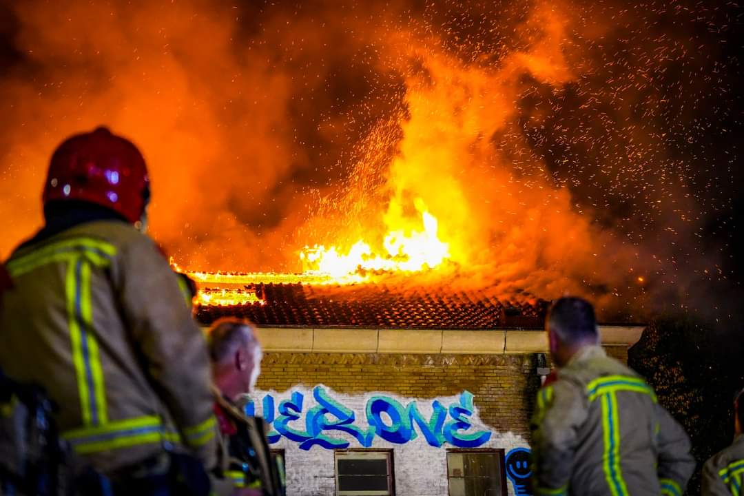 Een plek van underground cultuur, van hard en eigenzinnig is afgebrand. Bier uit het krat en de liefste mensen. Waar hip hop, punk, underground, alternatief, alles welkom was. Het Stroomhuisje was zelf nog ingepland in de grote stadsvernieuwing op die plek. Eindhoven is wat armer