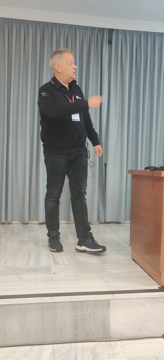 pmolinam's tweet image. #langdev2024 Marcel Verhoef from @esa Keynote