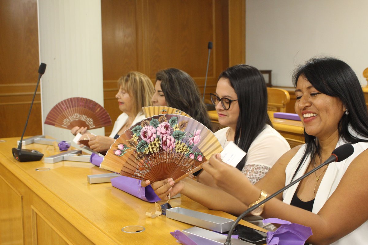 <a href="/Cristina_M_L/">Cristina Mora Luján</a> <a href="/CEPAMQuito/">CEPAM Quito</a> <a href="/fonsvalencia/">Fons Valencià per la Solidaritat</a> <a href="/generalitat/">Generalitat</a> <a href="/donaQdP/">Igualtat Quart</a> La Alcaldesa de Quart de Poblet, <a href="/Cristina_M_L/">Cristina Mora Luján</a> , ha recibido a las mujeres participantes del proyecto "Tejiendo el empoderamiento de mujeres autoridades locales", impulsado por la <a href="/CEPAMQuito/">CEPAM Quito</a>, con el apoyo de <a href="/fonsvalencia/">Fons Valencià per la Solidaritat</a> y de la <a href="/generalitat/">Generalitat</a>.
<a href="/donaQdP/">Igualtat Quart</a>
#quartdepoblet #igualtat