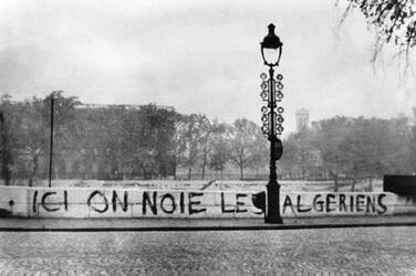 On n’oublie pas le 17 octobre 1961.

On n’oublie pas de quoi a été capable l’Etat français face à des Arabes en résistance pour leurs droits, leur dignité, leur libération.

On voit tous les jours en direct ce que la férocité coloniale fait aux hommes, femmes et enfants arabes.