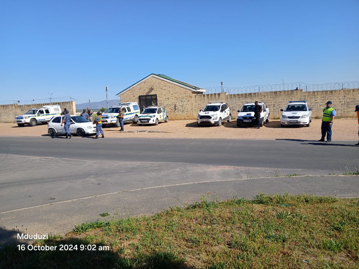 Fidelity_Secure's tweet photo. We collaborated with SAPS, traffic, and law enforcement to ensure our communities' safety. Thanks to the dedicated team for their efforts in maintaining order.
#FidelityADT #Paarl #jointoperation #SAPS #securingyourasset #safetyfirst #FidelityServicesGroup #WeAreFidelity https://t.co/j5LcVRWCW1