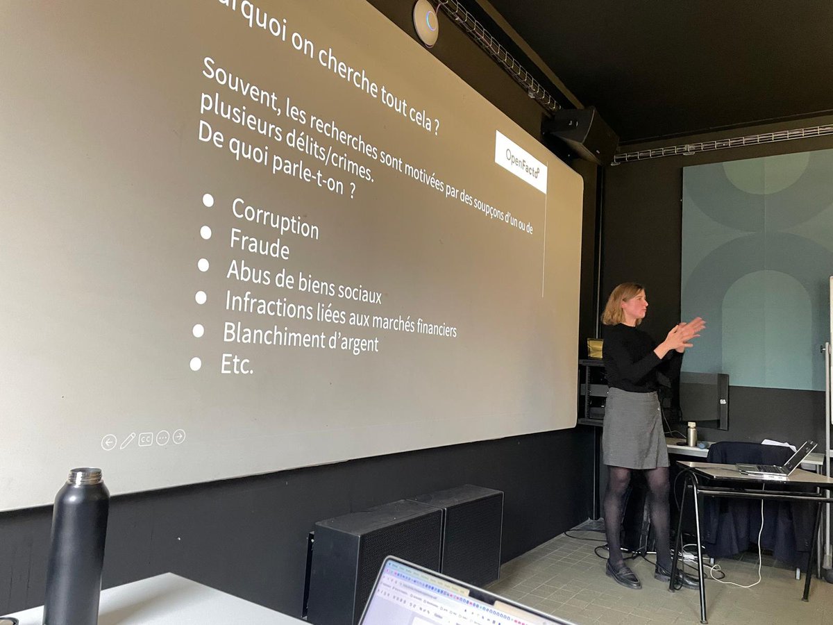 MasterClass "Follow the money" de <a href="/KarinePfenniger/">Karine Pfenniger</a>
(<a href="/openfacto/">OpenFacto</a>) pour nos M2 <a href="/ihecsjournalism/">ihecsjournalisme</a> (<a href="/ihecs/">IHECS</a>), en spécialisation investigation. Au programme : business crash course, rapports financiers, biens immobiliers et chaînes d'approvisionnement 🔍📷 #osint