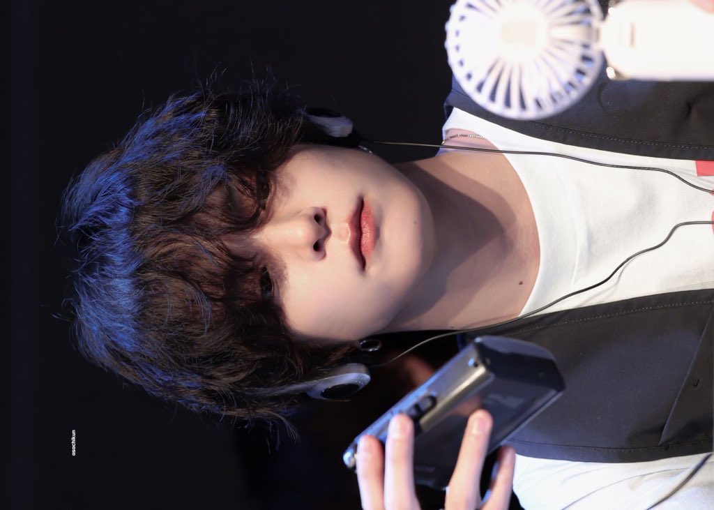 쟤 잘생겼다