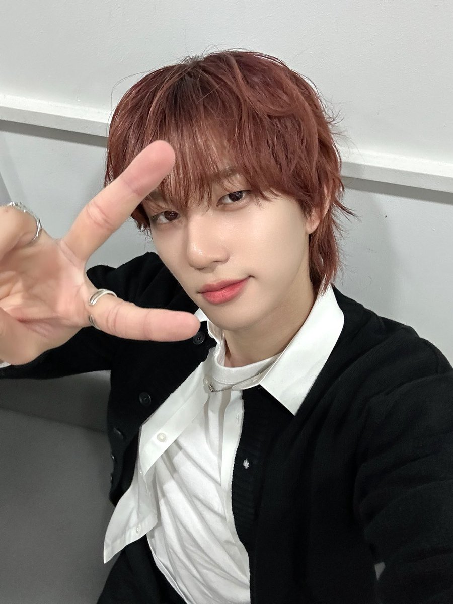 P1H_members's tweet photo. 날씨가 너무 좋다👍🏻👍🏻☀️

#P1Harmony #THEO https://t.co/BLe0hewOIS