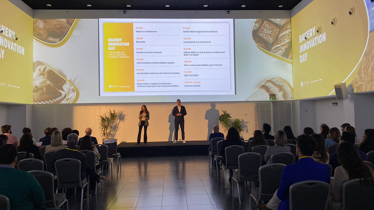 Ismael Núñez  y Núria Casas <a href="/Alifarma/">Alifarma</a> dan la bienvenida al centenar de visitantes en el #BakeyInnovationDay, punto de encuentro hoy del sector.